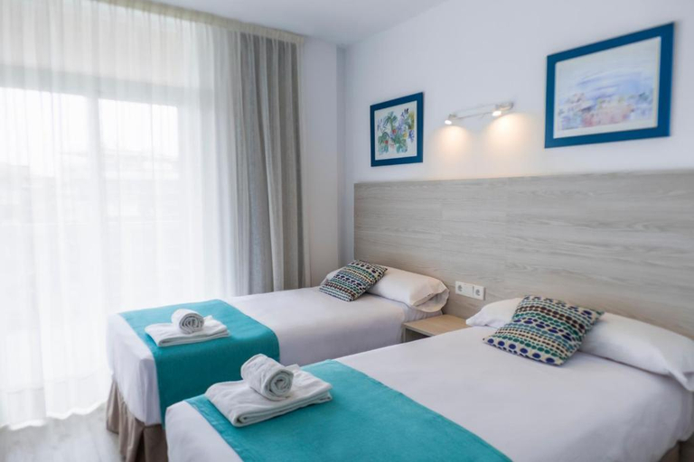 Bedroom 4, Cye Holiday Centre, Tarragona