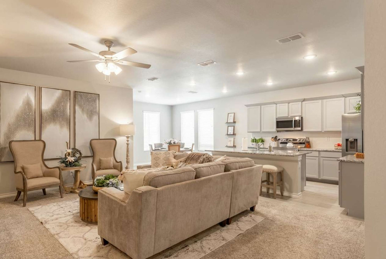 Room 2, 10 Minutes to Stadium Spacious 3BR Gameroom, Lubbock
