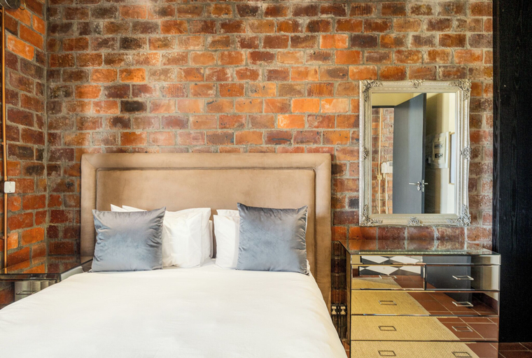 Room 2, Stylish Temple House Loft by CTHA, City of Cape Town