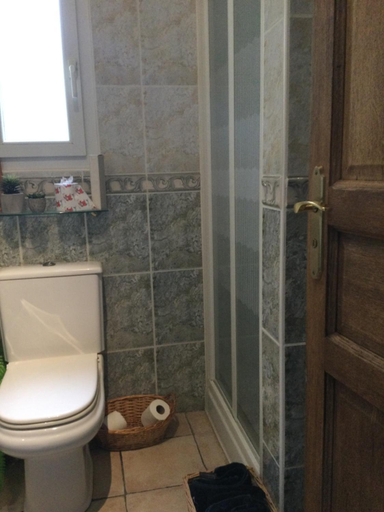 Bathroom 4, Les Menendos, Aude
