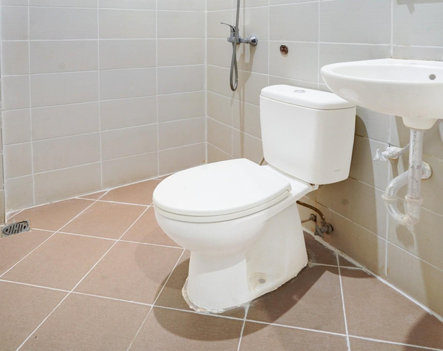 Bathroom, Townhouse Oak Syariah Hotel Binjai, Binjai