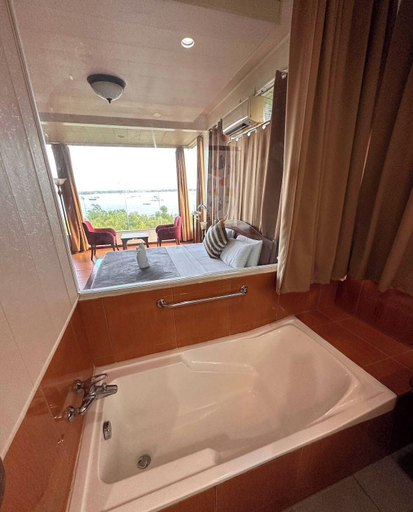 Bathroom 4, Marina de Bay Tourist Inn, Puerto Princesa City