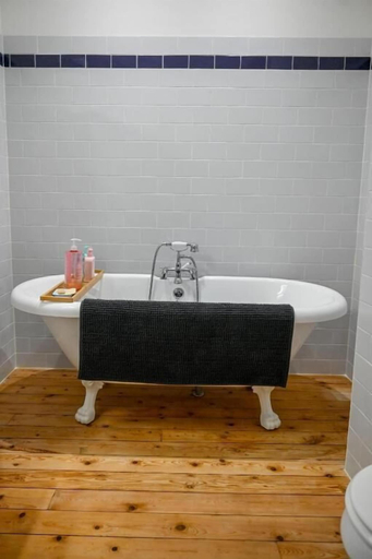 Bathroom 2, Château de Saint Clair, Manche