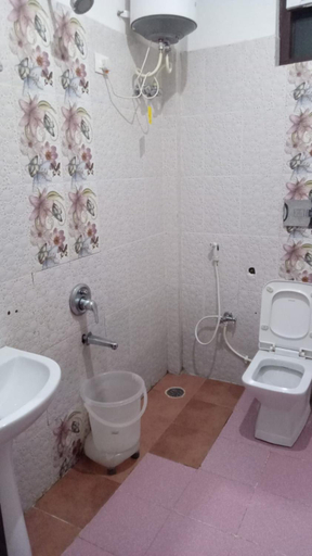 Bathroom 3, Hotel The Oak Valley, Kangra