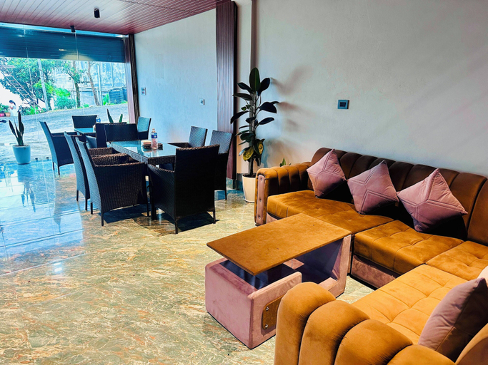 Lobby sitting area, The SkyLine Hotel, Koshi