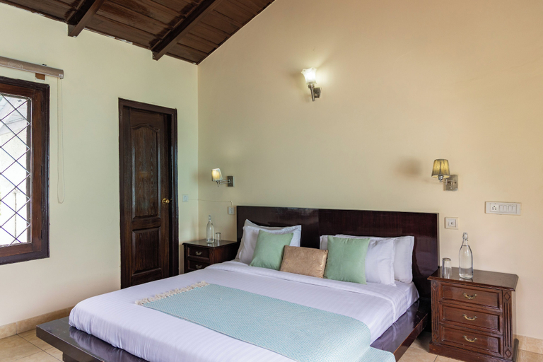 Room 4, Karinya Villas Scenic Hill View & Garden, Nainital