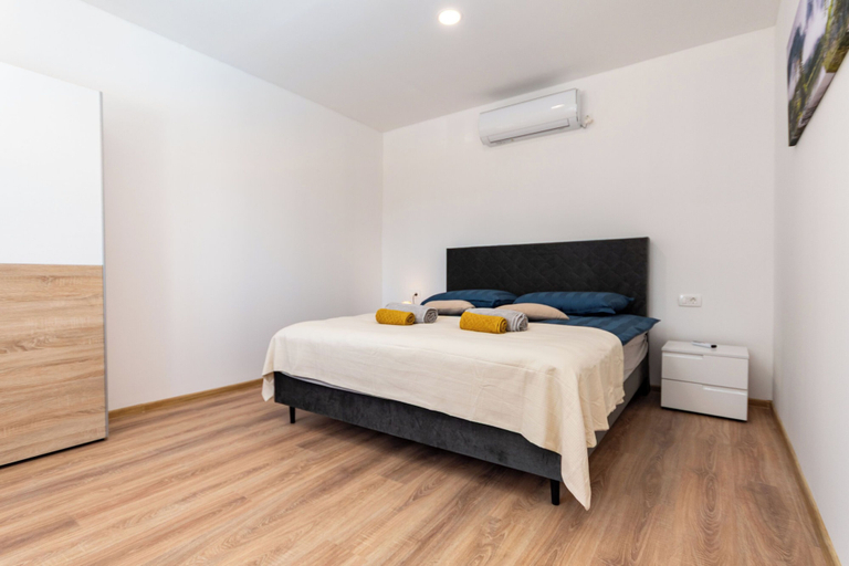 Room 4, House Mirakul Near Krka With Private Pool, Skradin