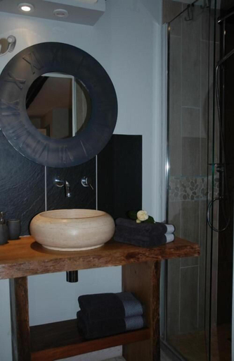 Bathroom 5, Chambres d'Hôtes Belard, Finistère
