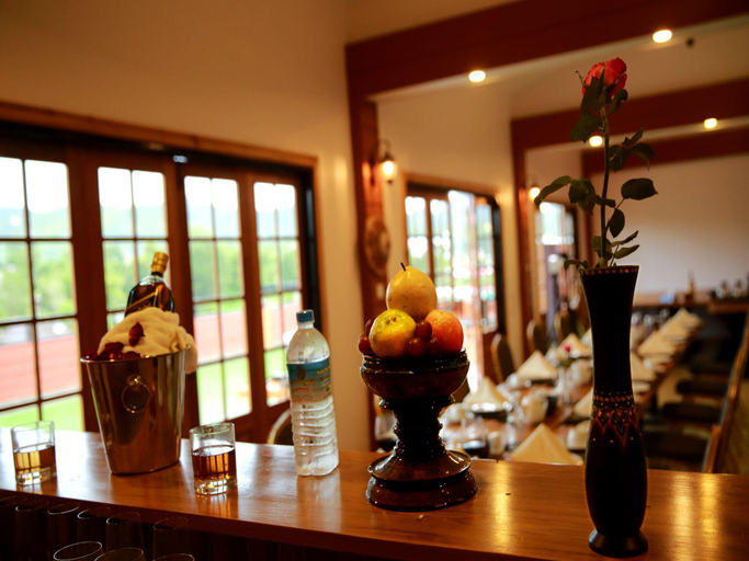 Food & Drinks 5, Essence Motel, Taunggye
