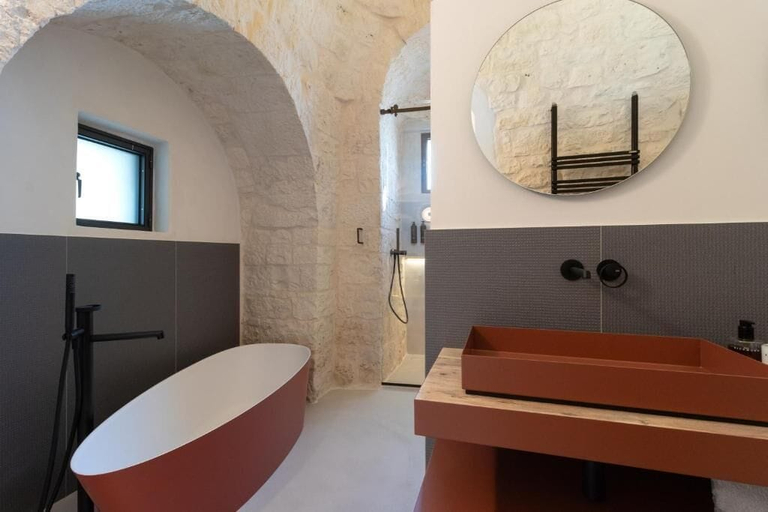 Bathroom 5, Trulli Damari, Bari