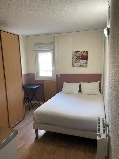Bedroom 3, BE MYHOTEL, Eure