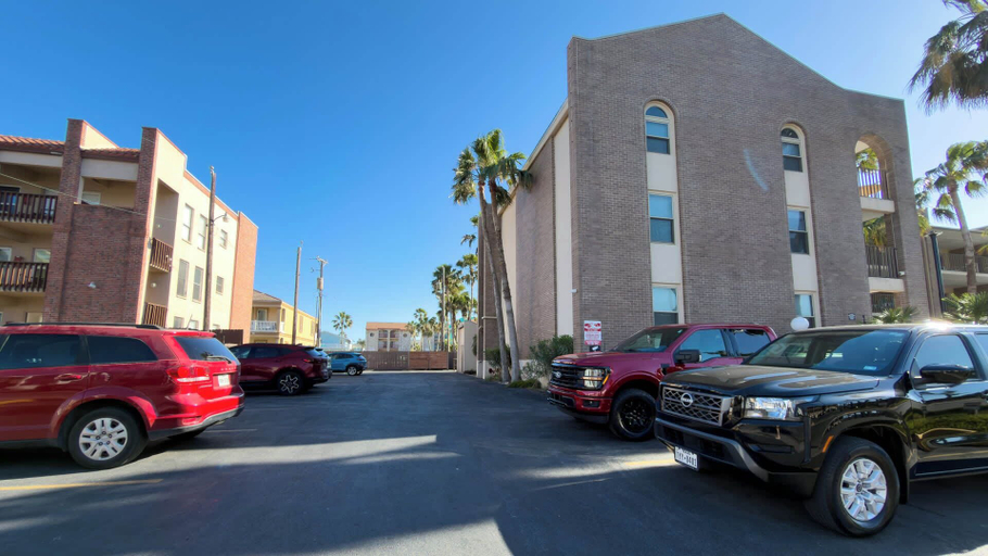 Property grounds 5, 2BR Half Block to Beach, Pool Hot Tub Patio SPI, Cameron
