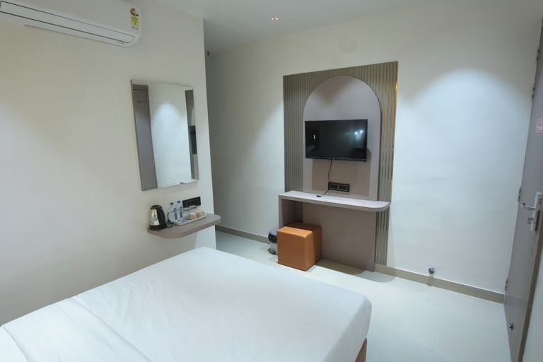 Room 4, Surya Avenue, Nashik