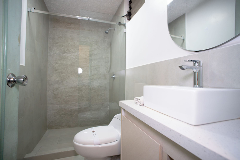 Bathroom 4, Hotel Cisne, Cuenca