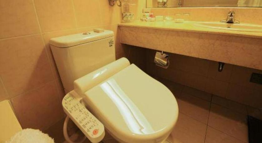 Bathroom 4, Rui Tai Hotel Hongqiao, Shanghai