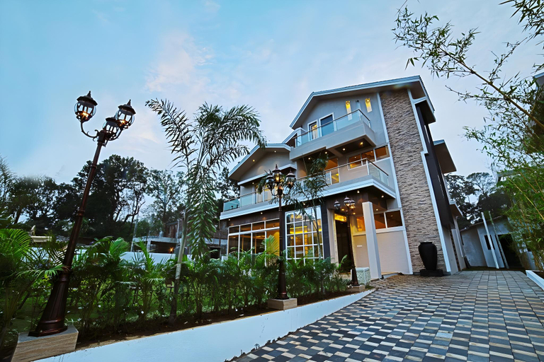 Exterior & Views