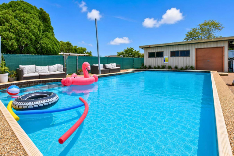 Swimming pool 4, Entertainer with Pool Cessnock, Cessnock