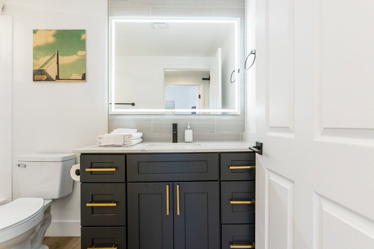 Bathroom 4, CozySuites at Kierland Commons, Maricopa