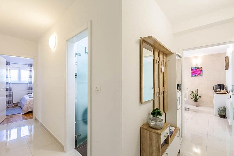 Hallway 4, Apartment Kovacic, Pula