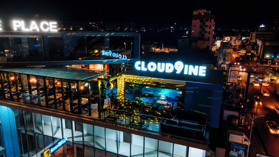 Food & Drinks, Bankable Roomzzz, Accra