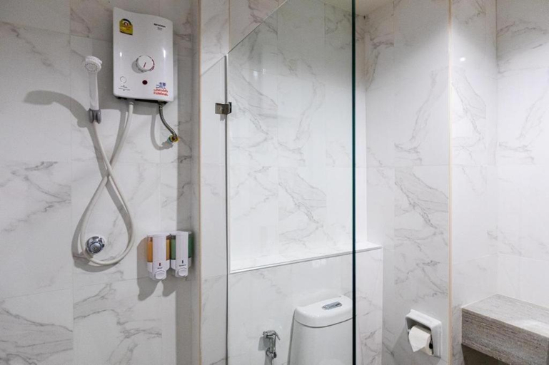 Bathroom 3, The Queen Palace, Muang Nonthaburi