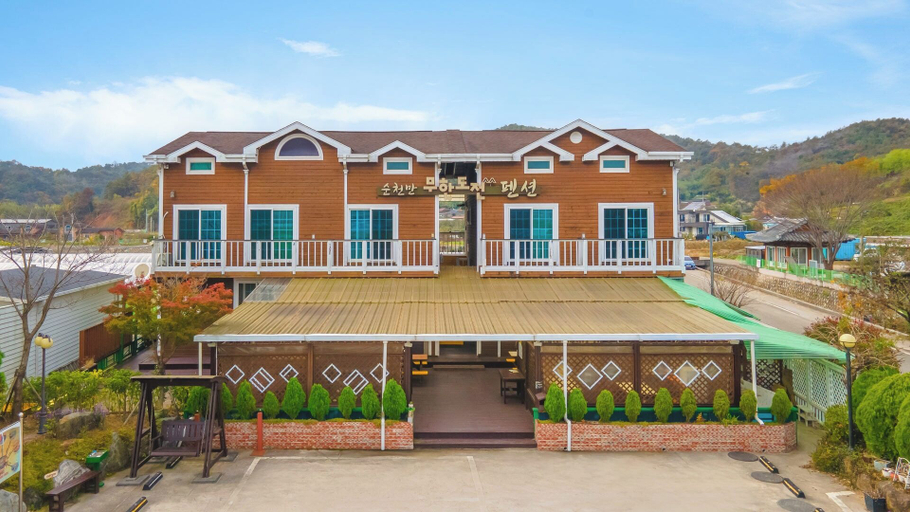 Exterior & Views