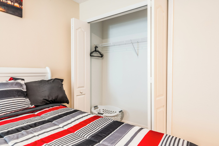 Room 5, Tranquil Vacations, Osceola