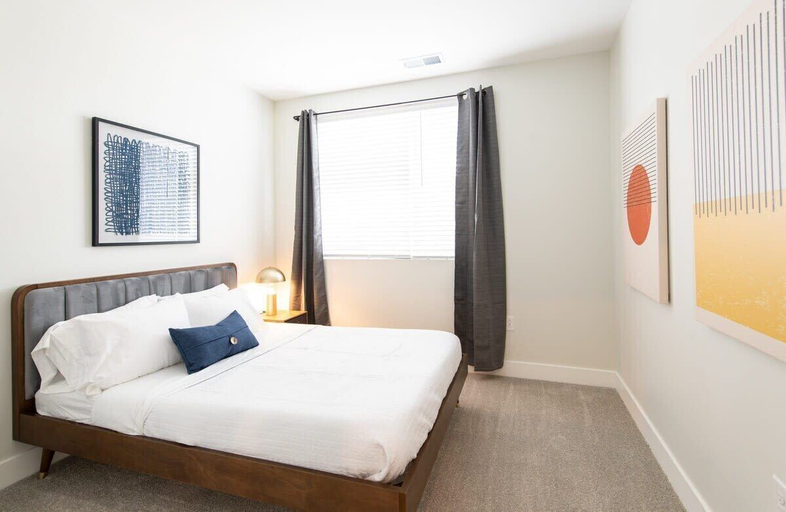 Room 5, CozySuites Artistry Cincinnati, Hamilton