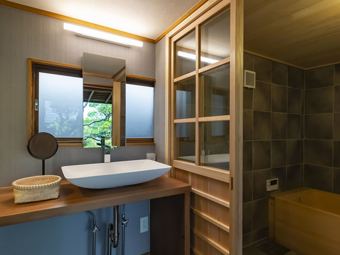 Bathroom 5, Kazeno Naramachi, Nara