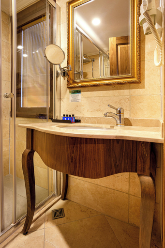 Bathroom 5, The Central Hotel, Fatih