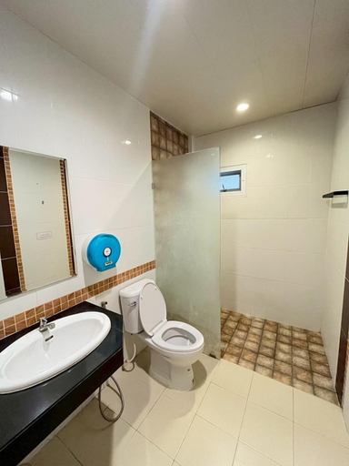 Bathroom 5, Seree Grand Resort (complimentary light breakfast), Hat Yai