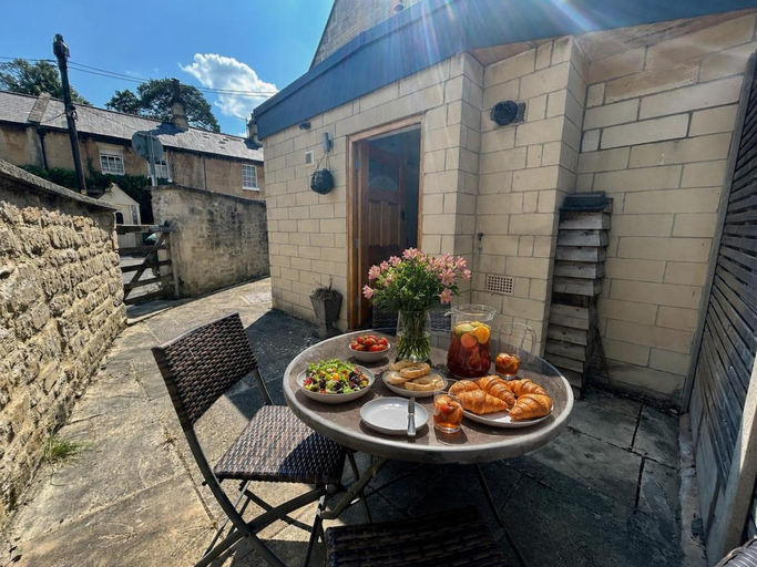 Food & Drinks, Benson House, Wiltshire