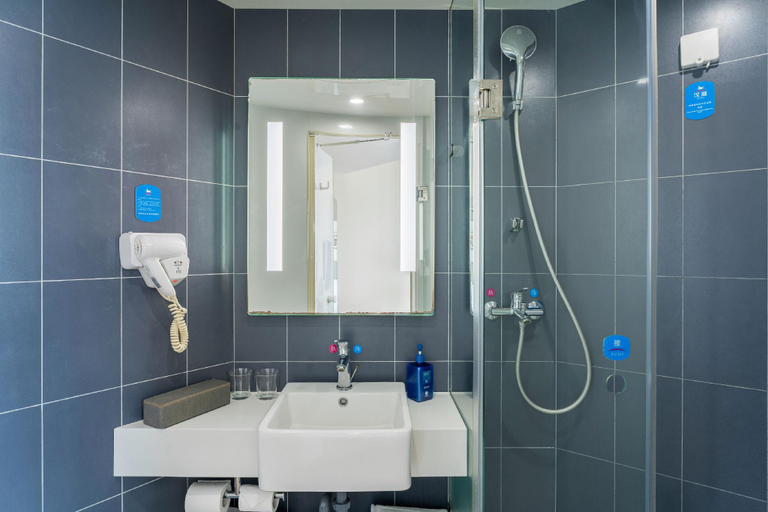 Bathroom 4, Hanting Hotel Zaozhuang Zhenxing Zhong Road, Zaozhuang
