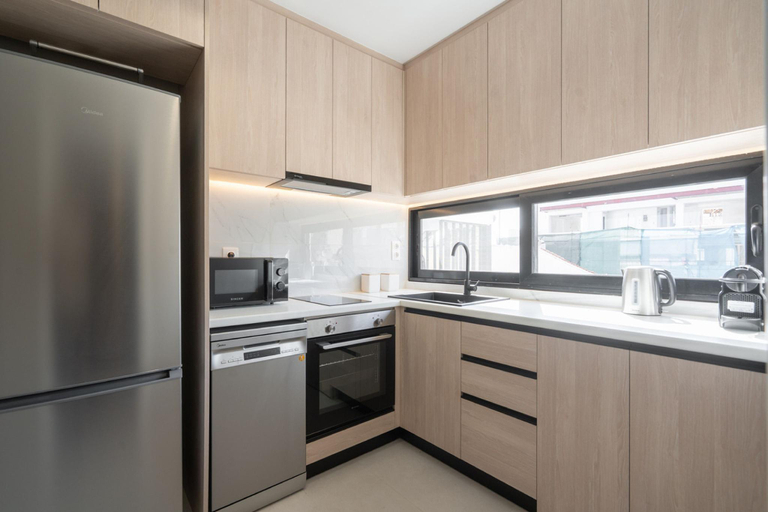 5, LIV - Deluxe 2BD Apartment in Athens, Attica