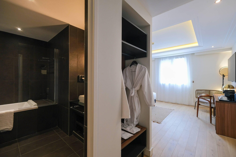 Bathroom 5, Zenitude Hotel la Valadière, an Ascend Collection Hotel, Hérault