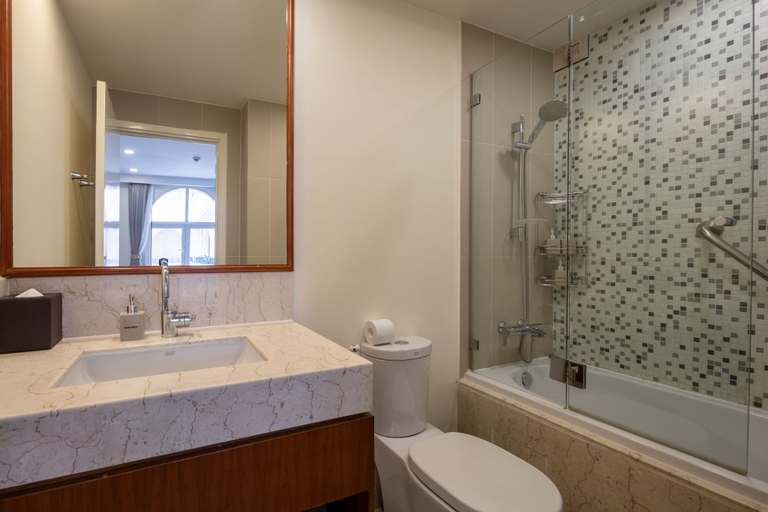 Bathroom 5, Central Mansions Hotel and Apartments, Phnom Penh