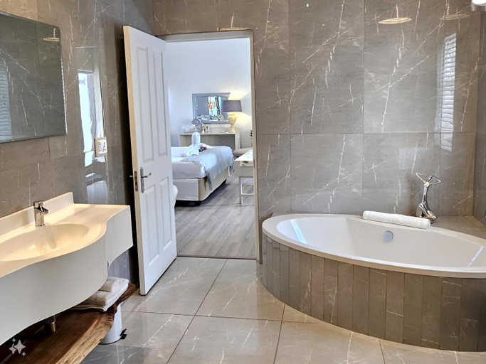 Bathroom 5, Fleur du Soleil Luxury Guesthouse, Cape Winelands