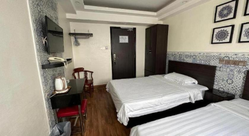 Bedroom 2, Hou Kong Hotel, Macao