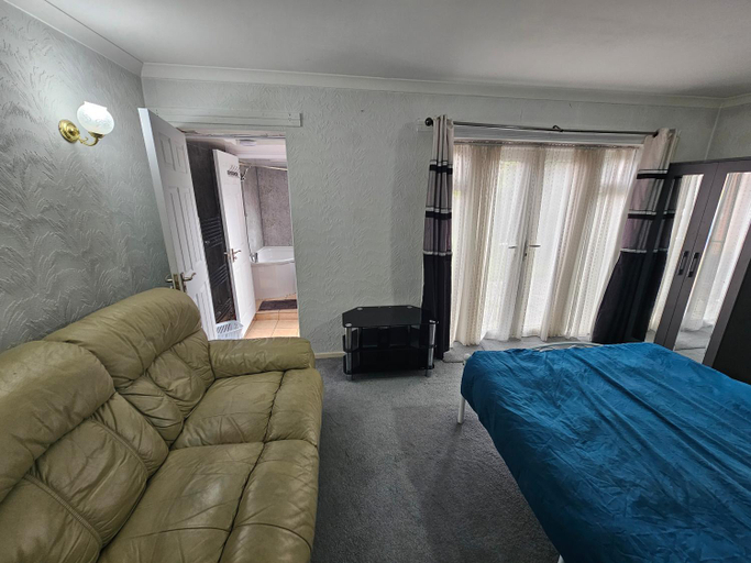 Bedroom 4, Larches Homestay, Birmingham