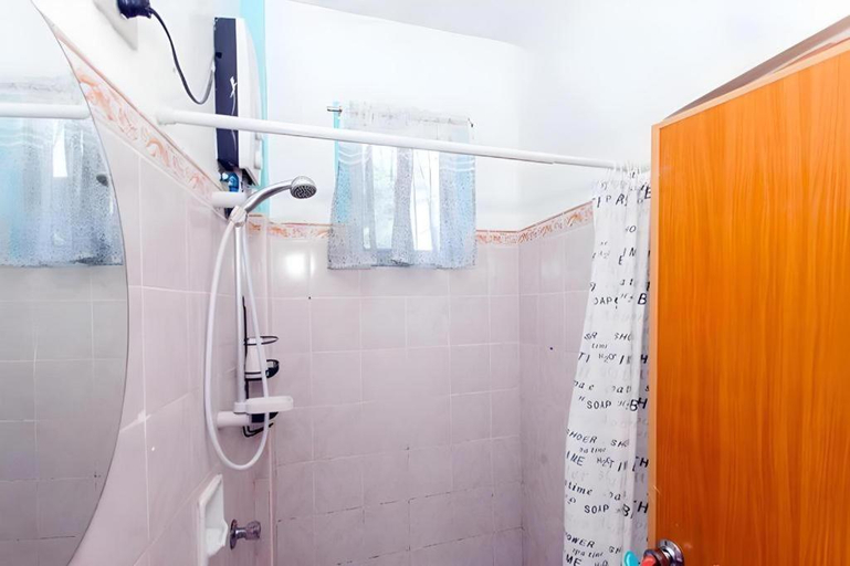 Bathroom 5, Palm Grove Saud Holiday Complex Hotel, Pagudpud