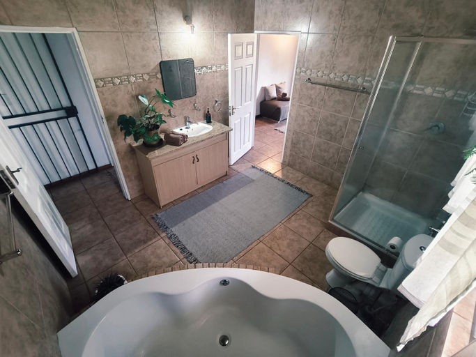 Bathroom 3, Lemon & Co, Waterberg