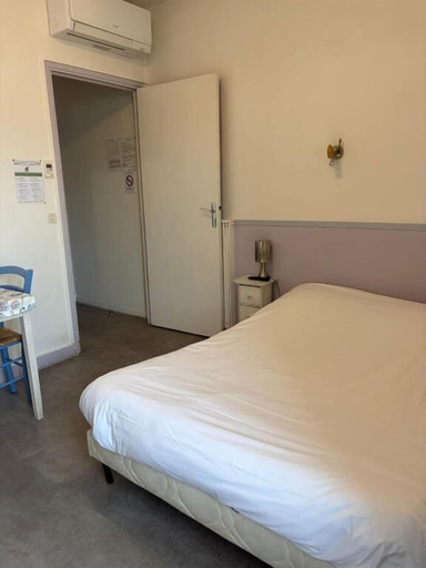 Bedroom 3, Hôtel du Commerce, Aveyron