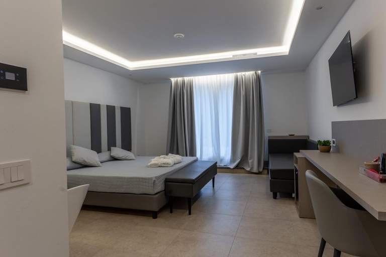 Bedroom 2, Lago Bin, Imperia