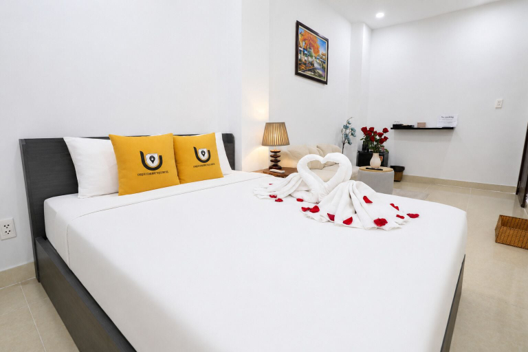 Room 5, Shogun Hotel, District 5