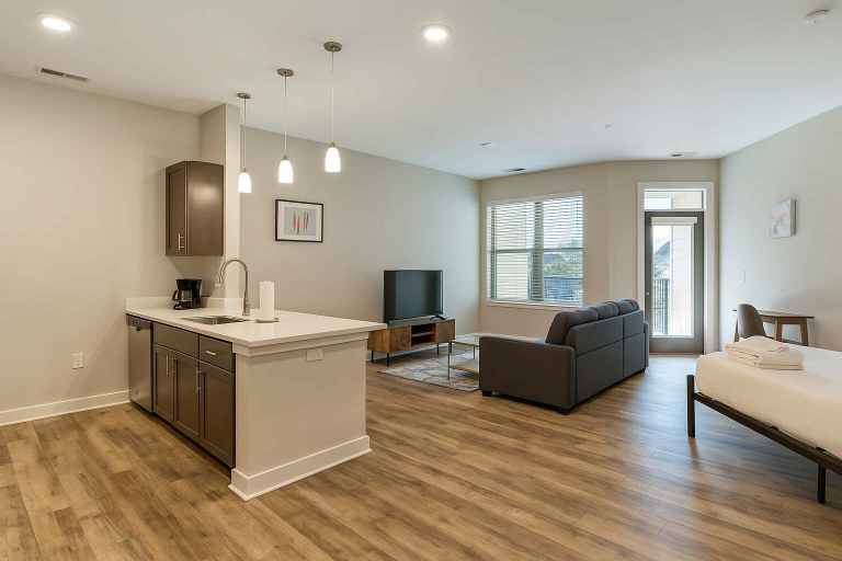 Living area 2, CozySuites - Penrose, Marion