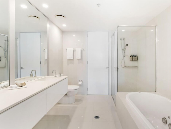 Bathroom 5, Q1 Resort & Spa, Gold Coast