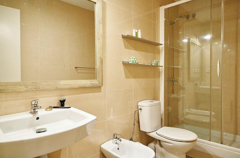 Bathroom, BeBarceloner Sant Andreu Apartments, Barcelona