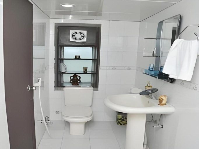 Bathroom, Grand Dhaka Hotel, Dhaka