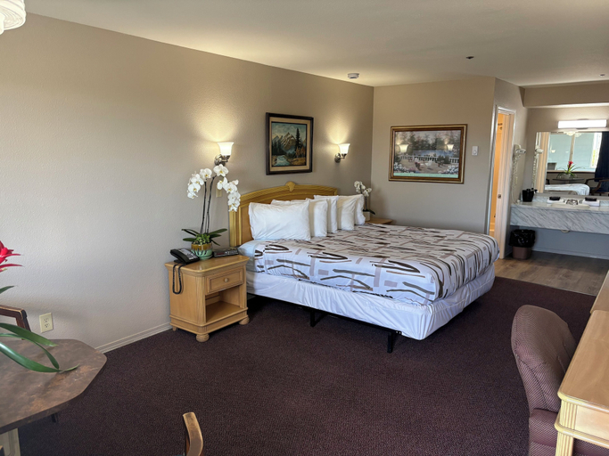 Bedroom 3, Bayview Inn, Del Norte