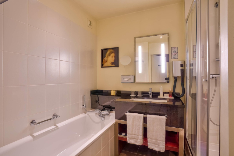 Bathroom 5, Clarion Paris CDG Airport, Val-d'Oise